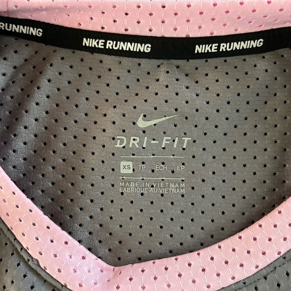 🔥Nike | Women's grey mesh cropped crewneck running top, pink/white accents sz XS - Picture 12 of 16